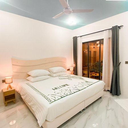 Infinity Beach Dhigurah Dhigurah  Exteriör bild